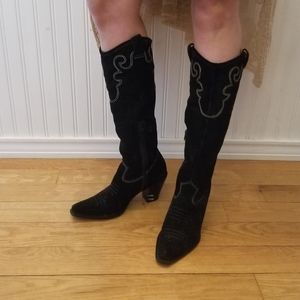 Via Spiga, size 7, vintage black suede cowboy boots🤠